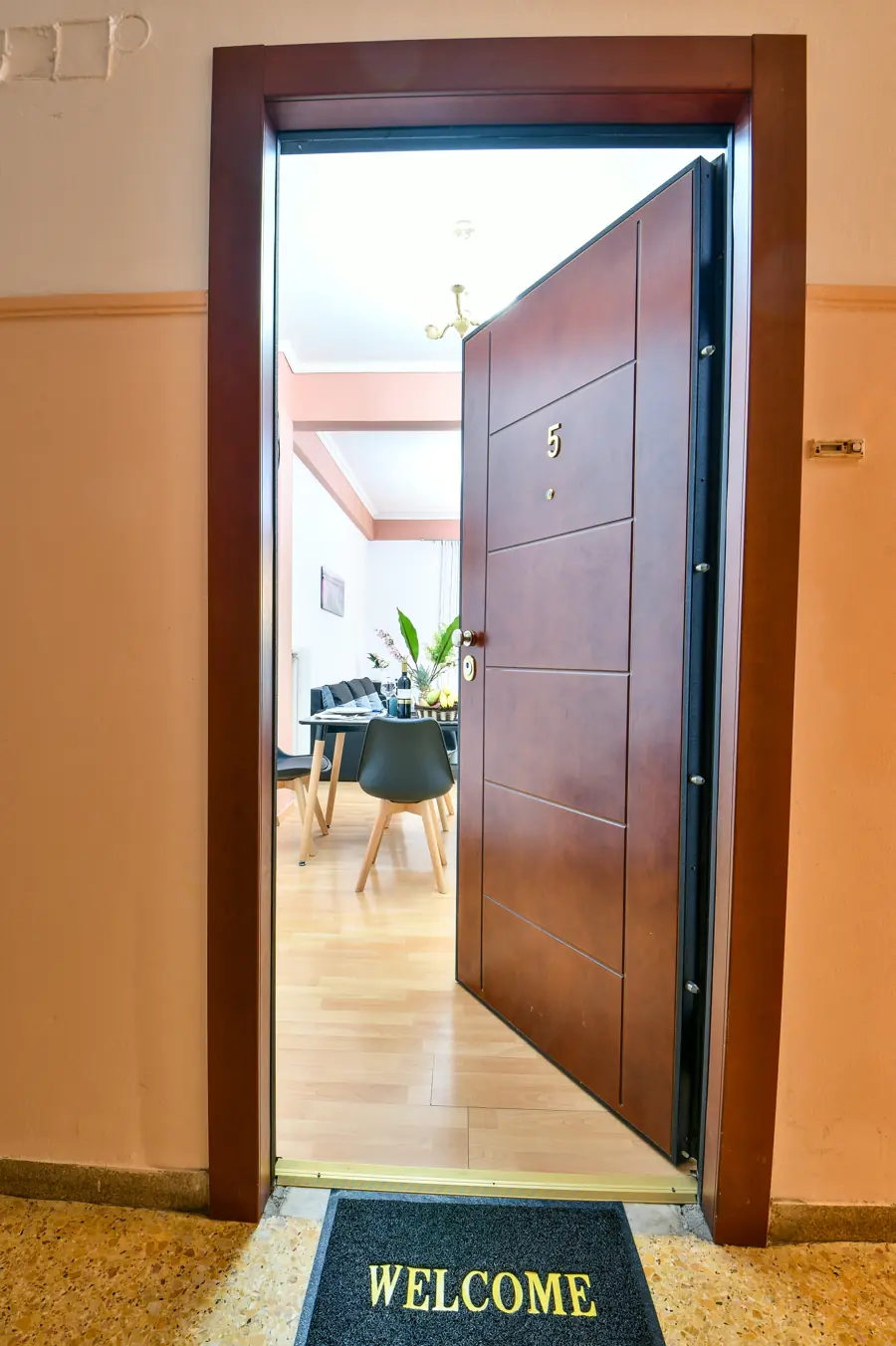 Manolitos Apartment 5 — details