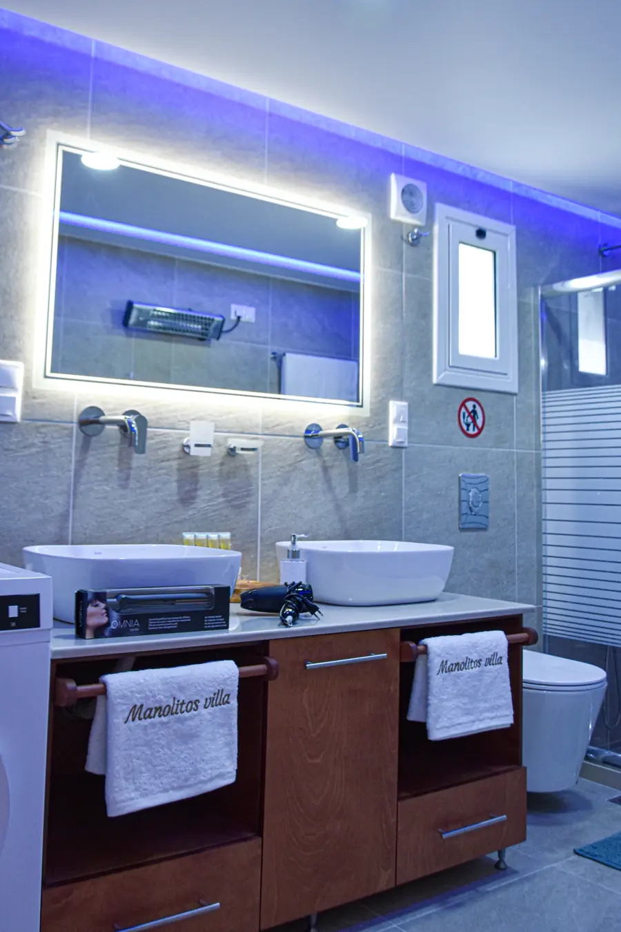 Manolitos Villa Resort and Spa — bathroom