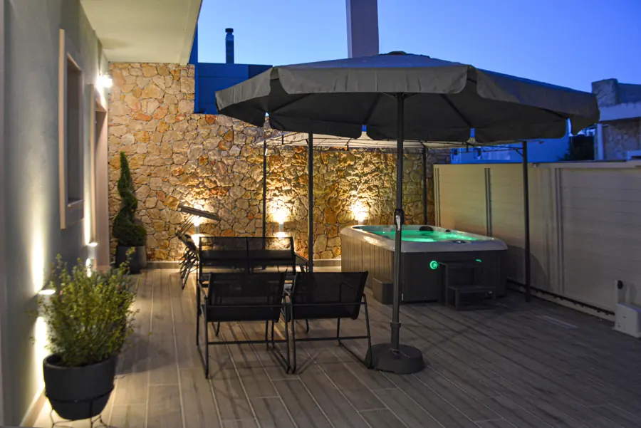Manolitos Villa Resort and Spa — jacuzzi and terrace