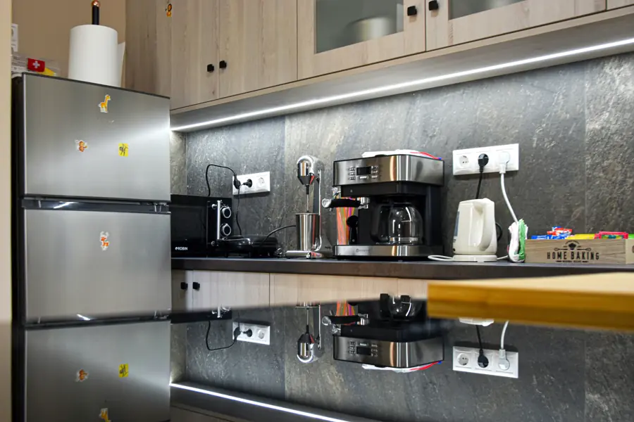 Manolitos Villa Resort and Spa — kitchen and dining